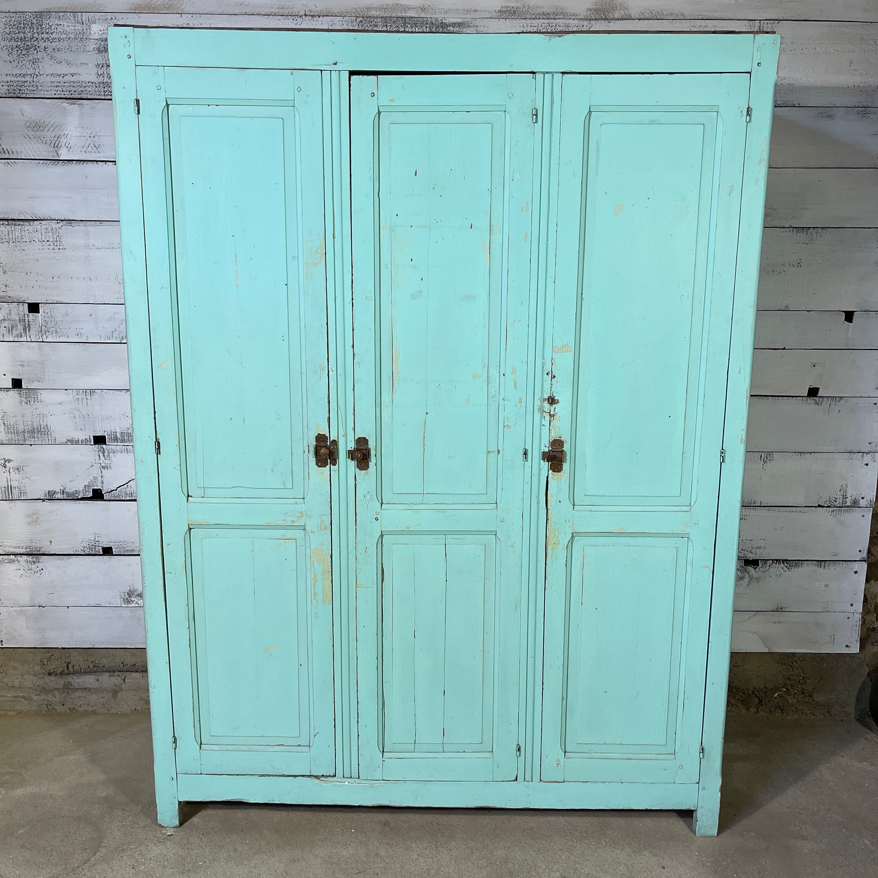 Wooden cloakroom 3 doors