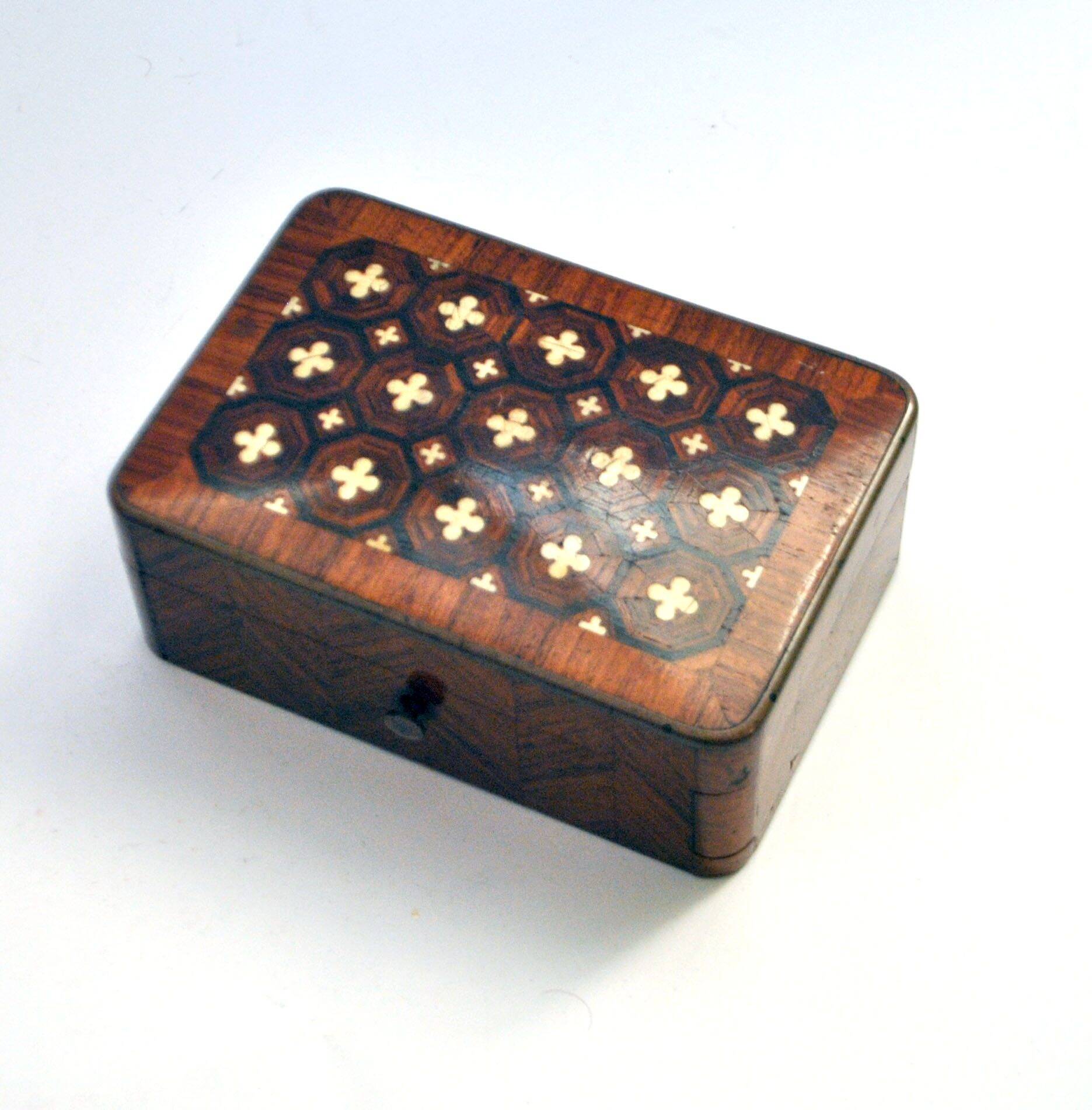 Antique box with marquetry wood, clover decoration, 7 x 11 cm.