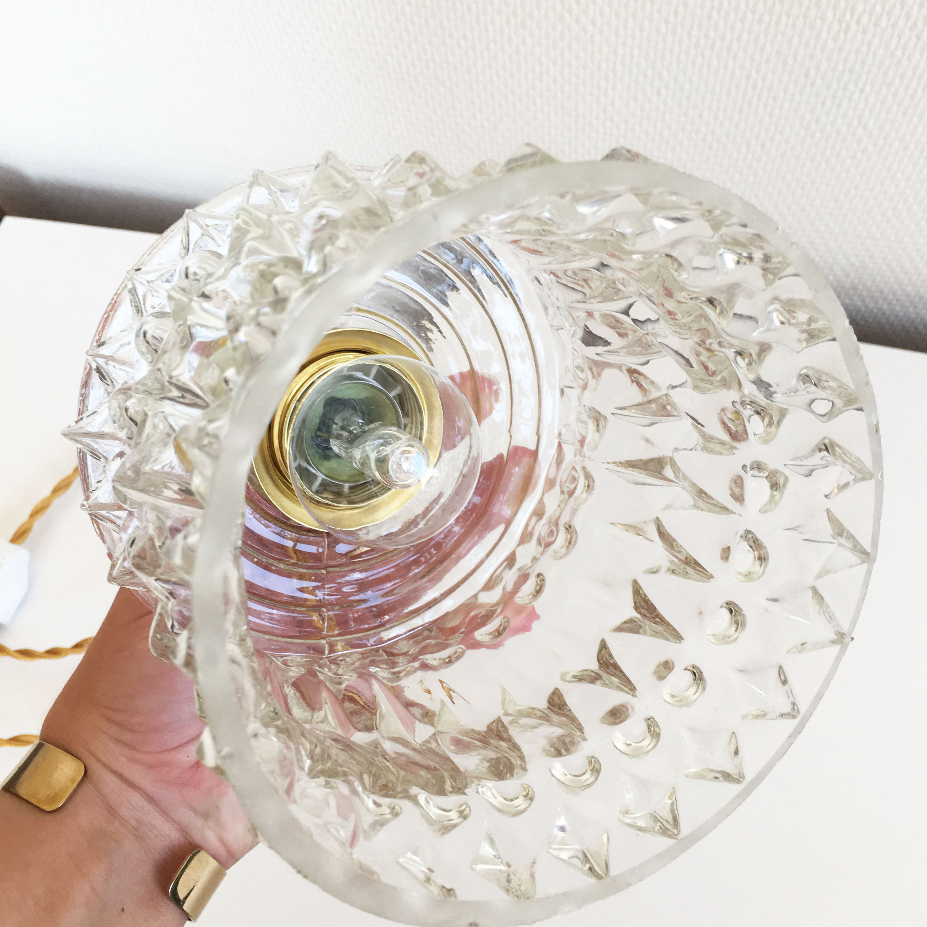 Suspension made with a vintage glass globe