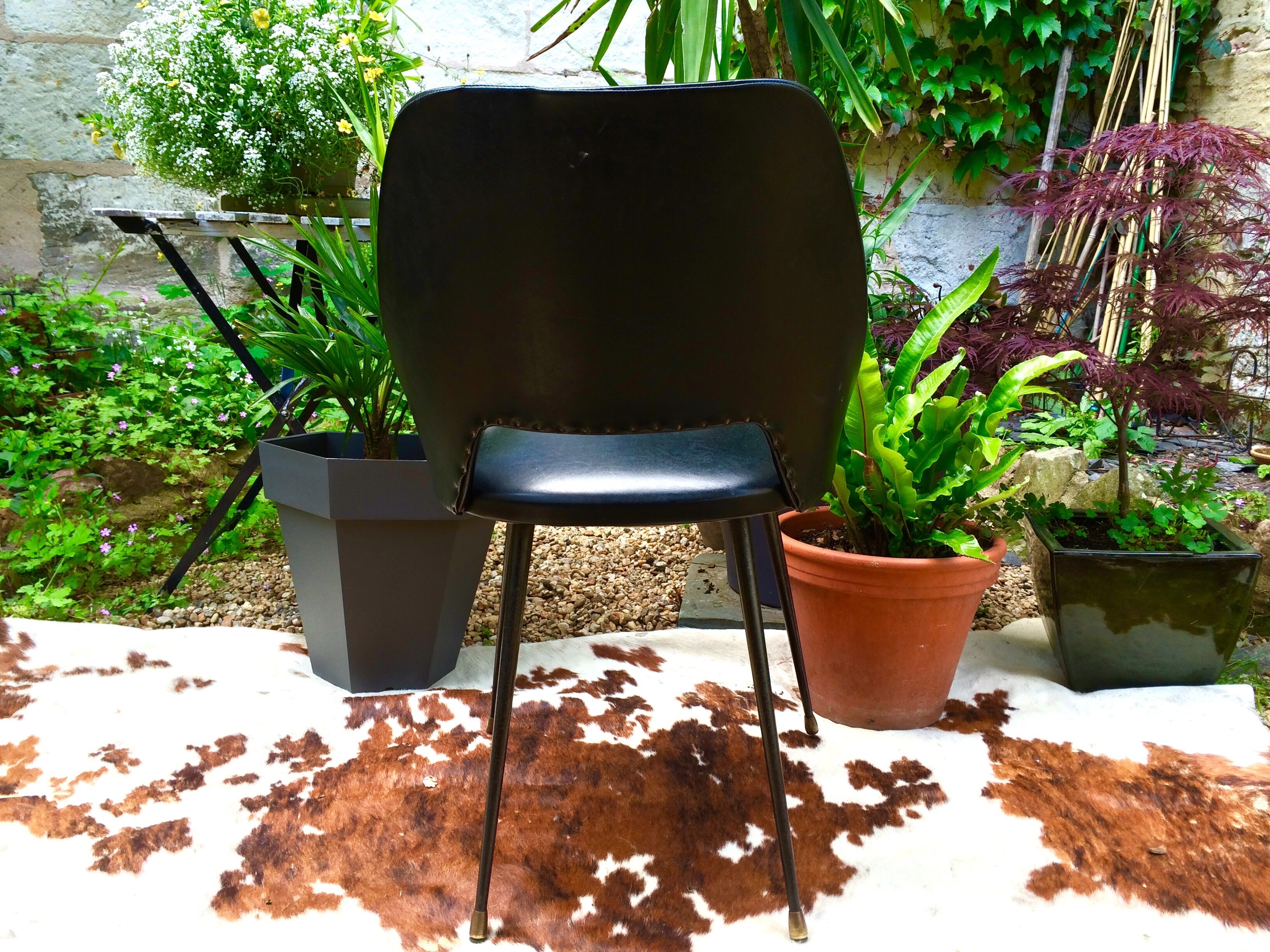 Chaise tulipe skaï noir des années 50