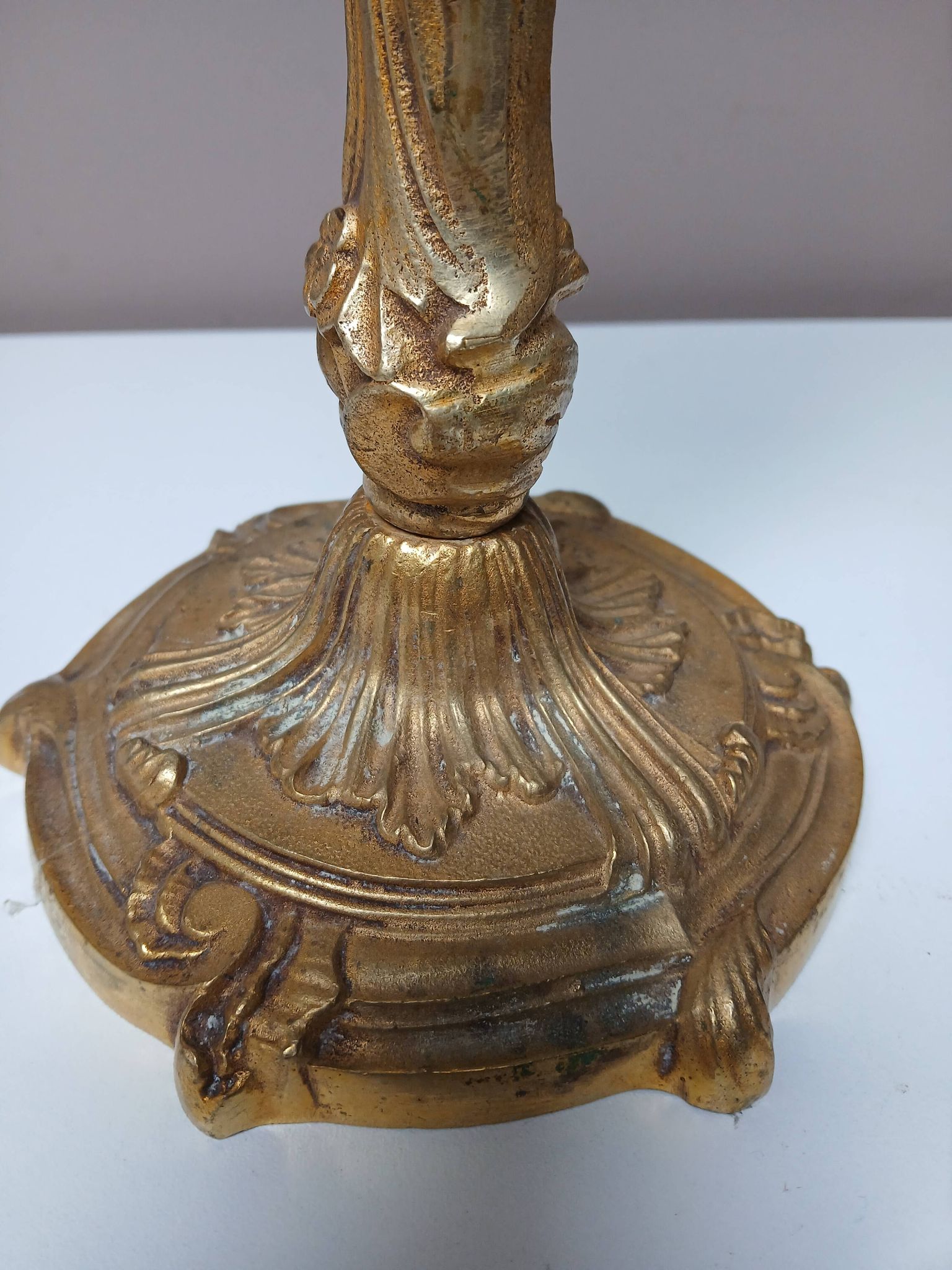Bronze lamp base, rocaille and voluptuous decor