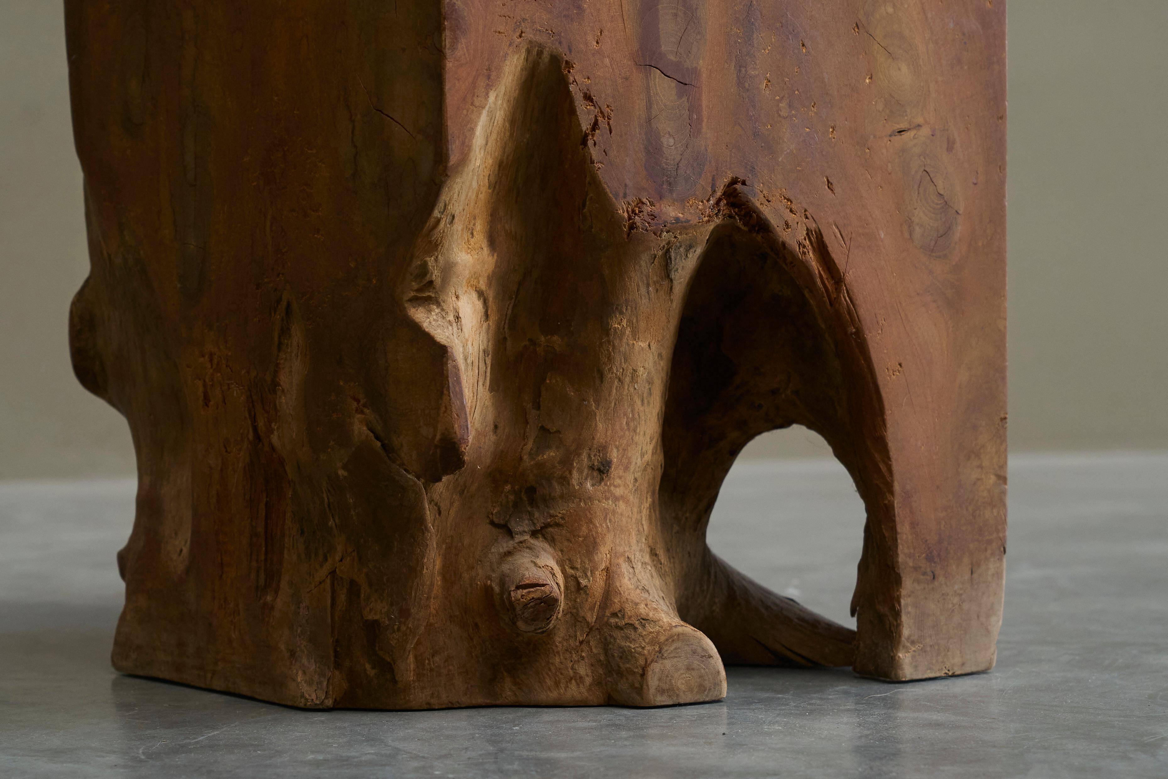Table d'appoint sculpturale en bois d'orme massif 1970s