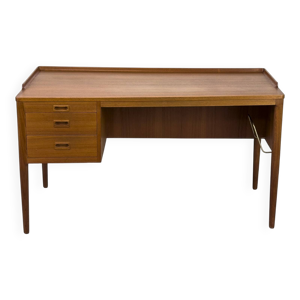 Bureau en teck attribué