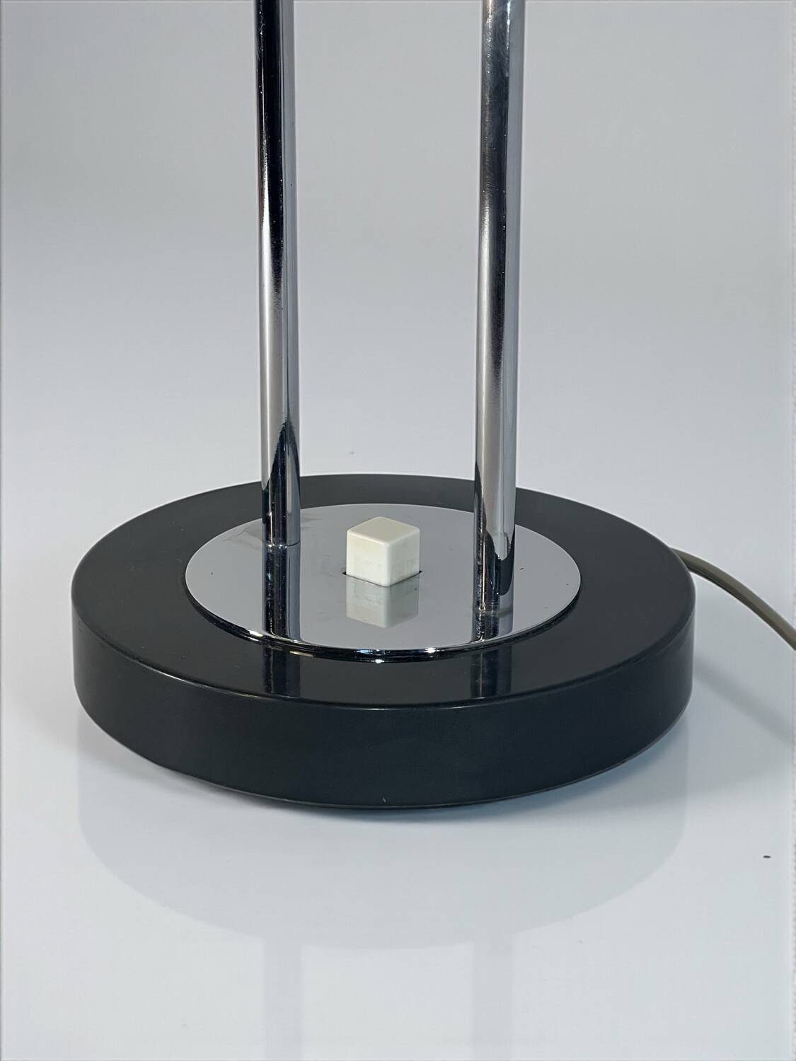 Arlus President model desk or table lamp