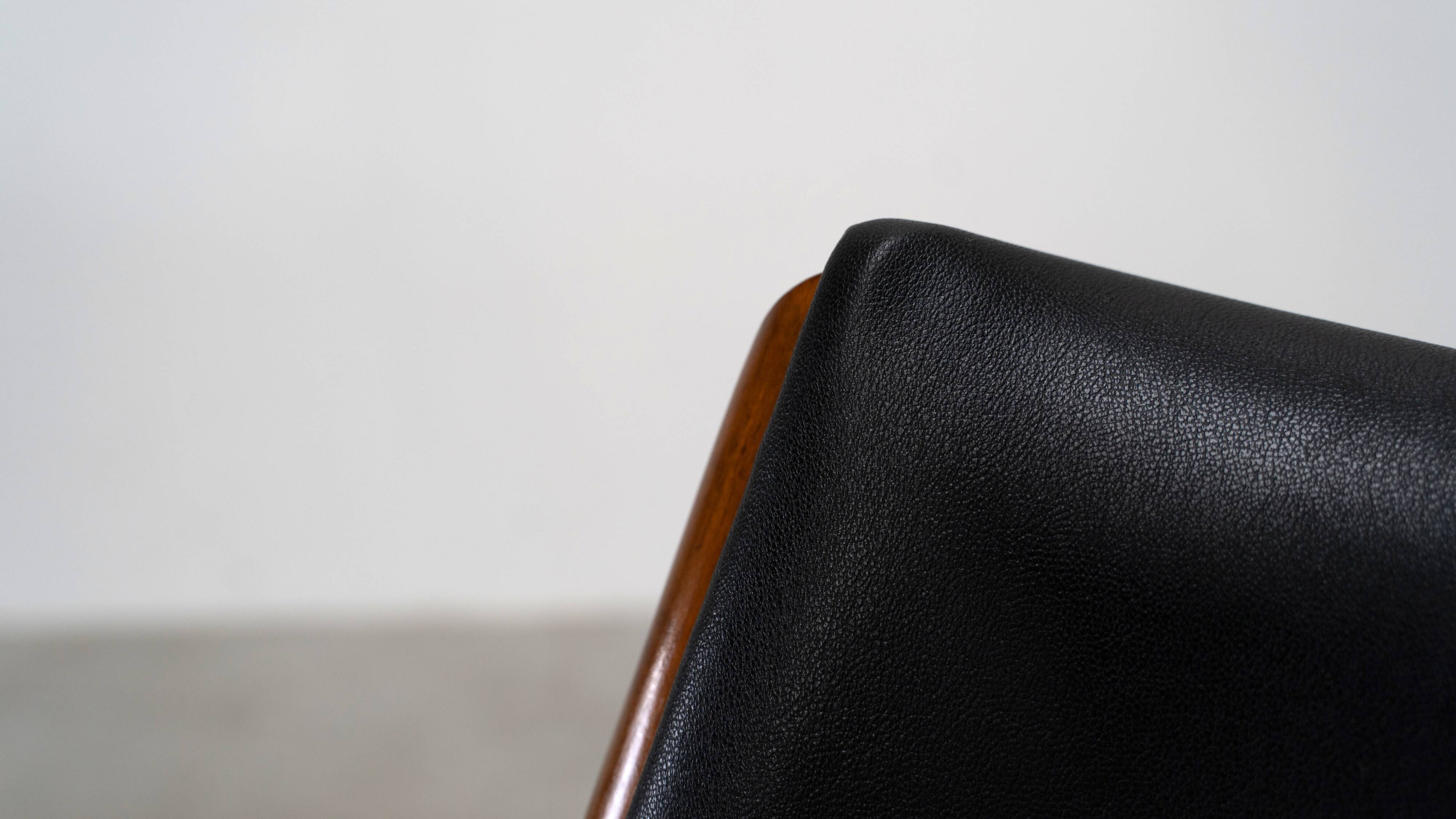 Leather lounge chair by Dal Vera