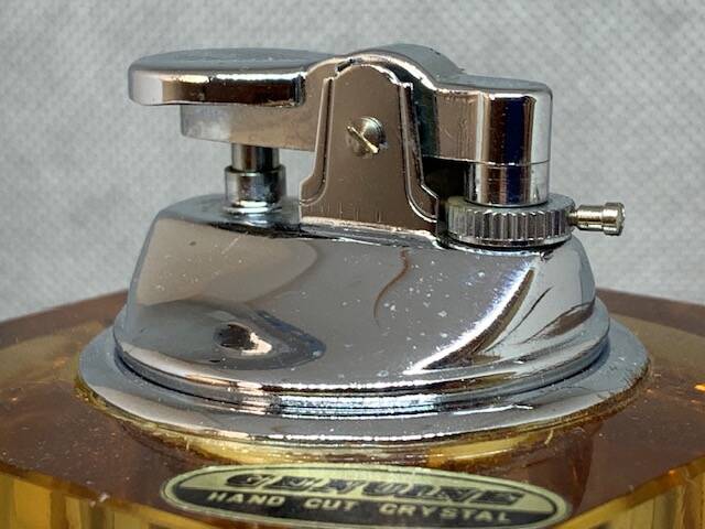 Cubic amber crystal table lighter