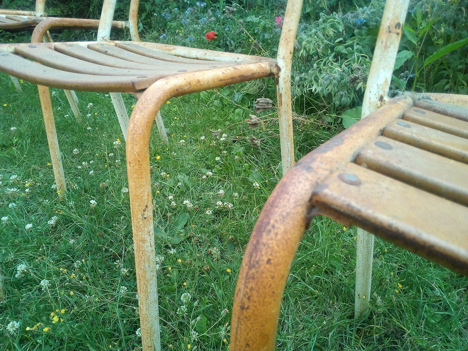 Serie de 4 chaises en tôle