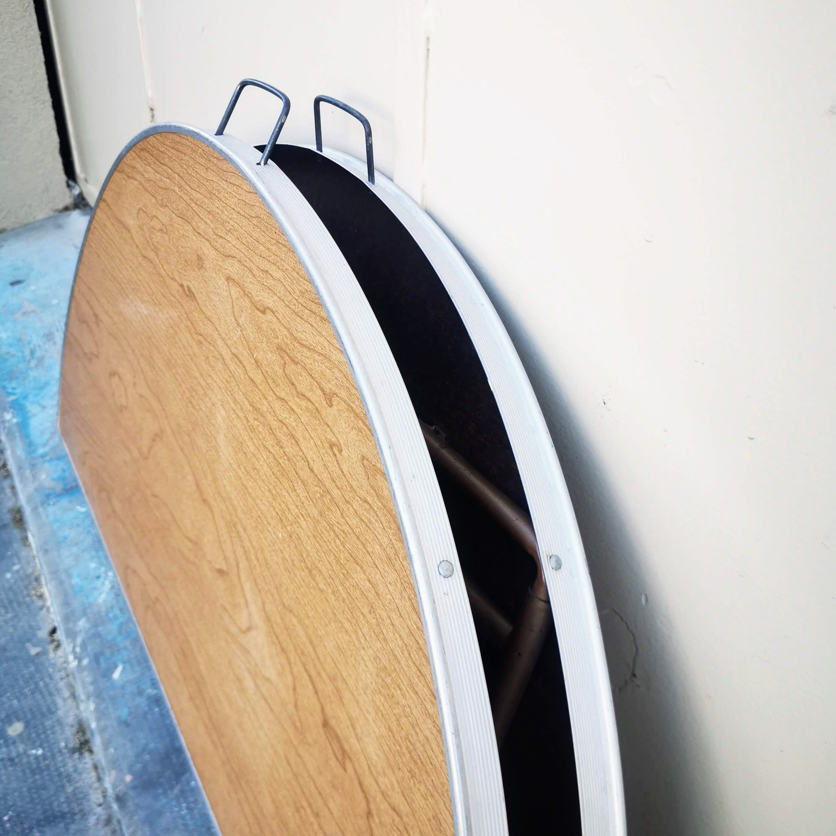 Round camping table