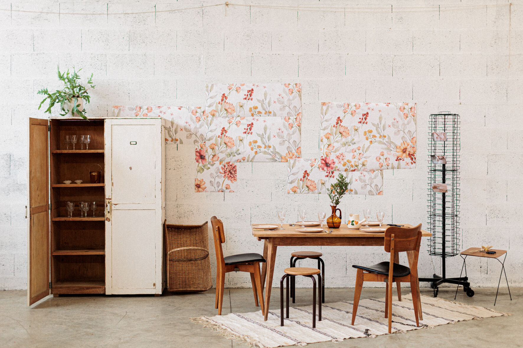 Large white furniture lacquered "buttercup"