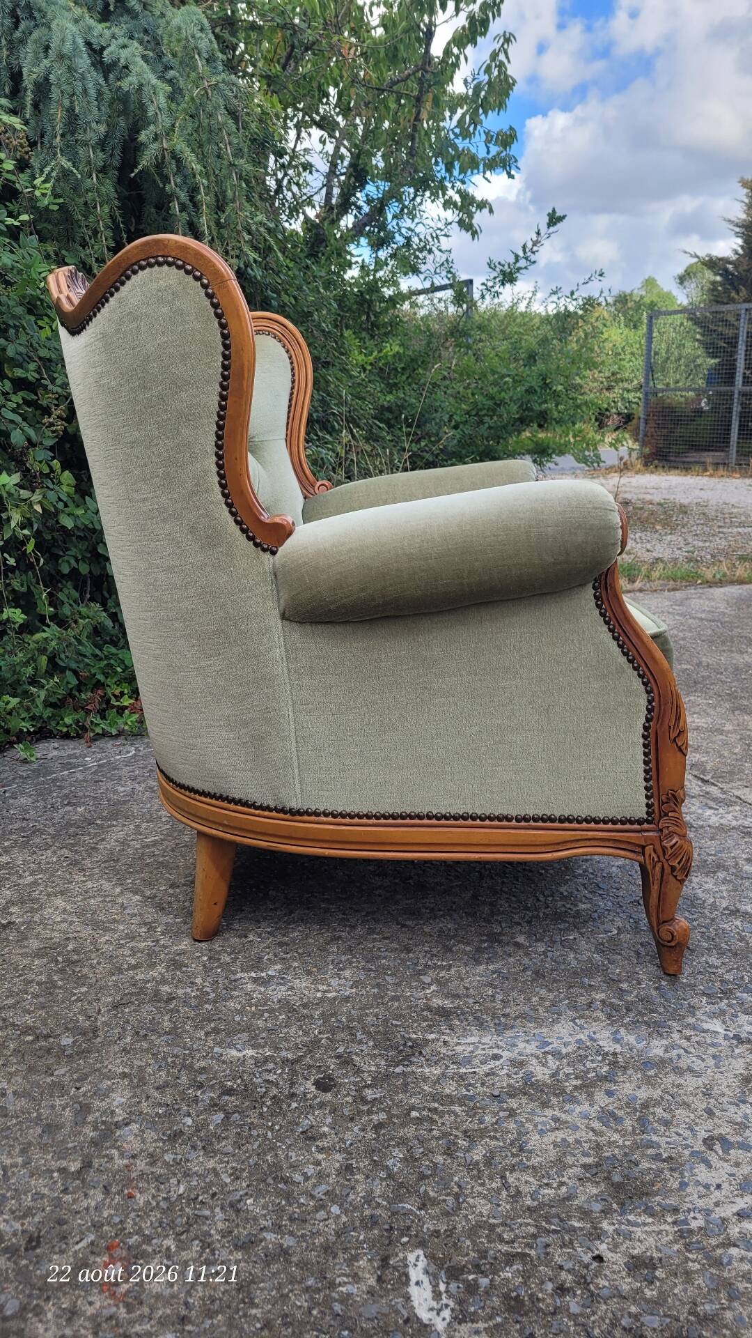 Fauteuil ancien Louis XV  en velours vert d eau