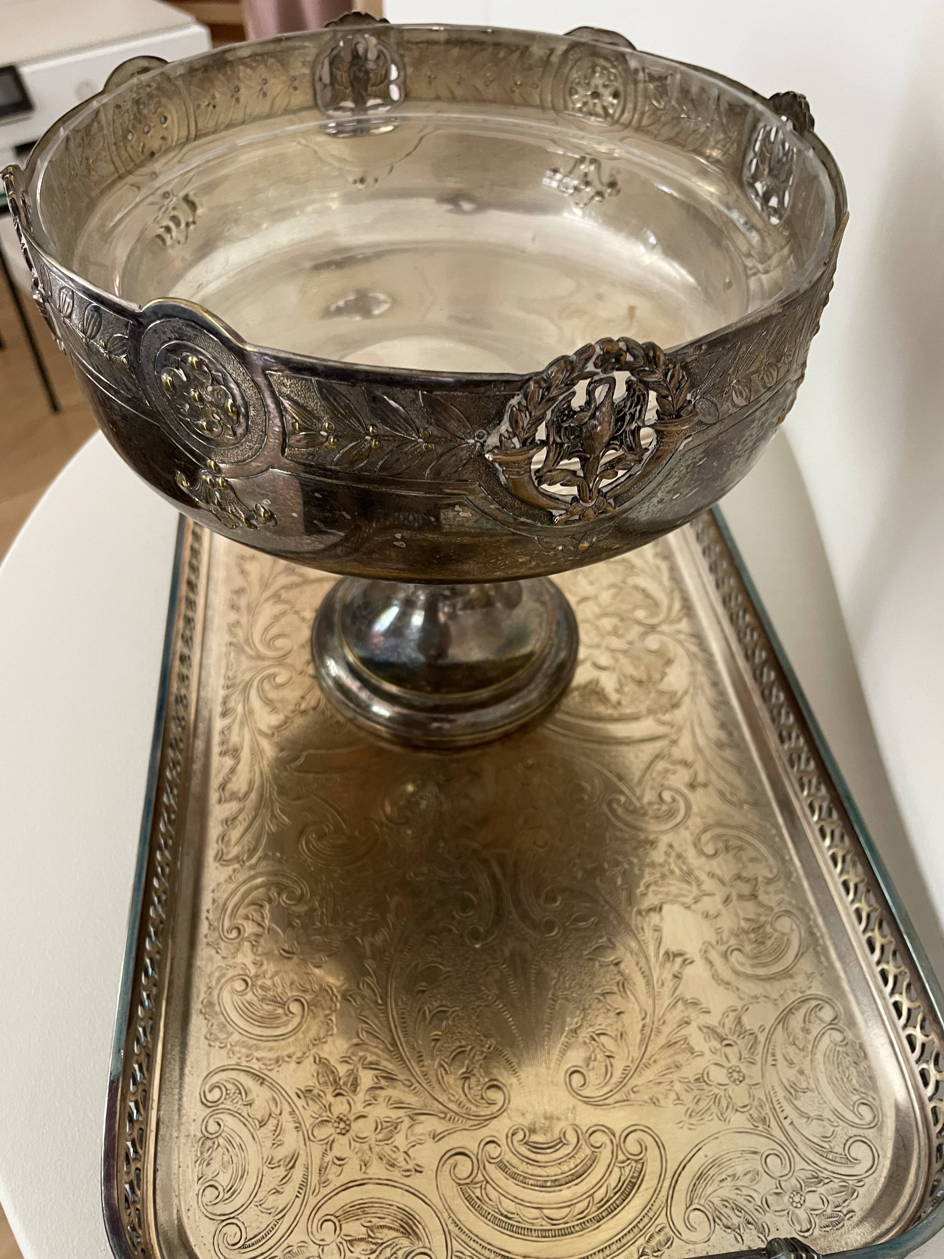 set of 3 silver metal chisel bowls with their tray