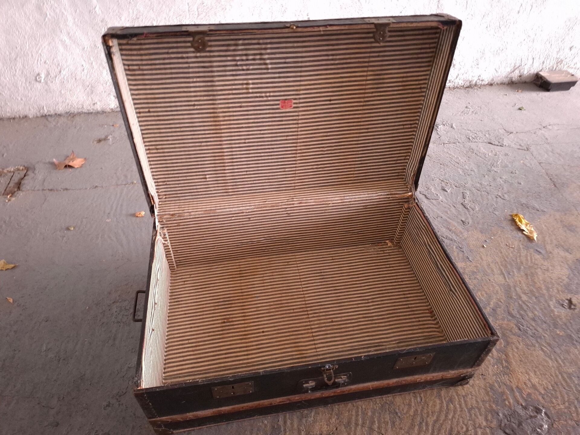 Travel trunk, Saigon