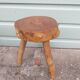Tabouret en bois brutaliste