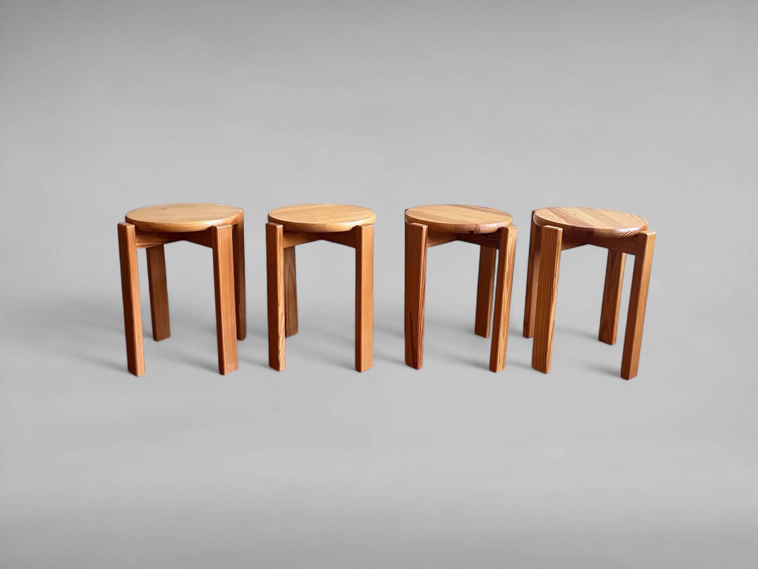 Tabouret en bois résineux, set de 4