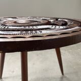Table basse années 60 tripode bois ciselé