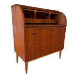 Scandinavian secretary