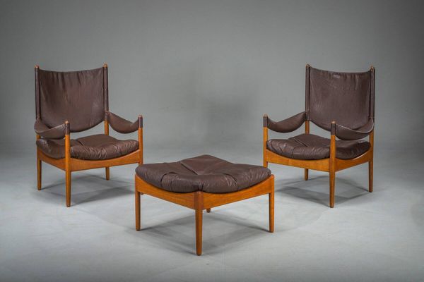 Ensemble de 3 fauteuils lounge danois modernes en chêne et cuir avec repose-pieds, conçus par Kristian Vedel pour Søren Wiladsen, années 1960.