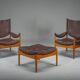 Ensemble de 3 fauteuils lounge danois modernes en chêne et cuir avec repose-pieds, conçus par Kristian Vedel pour Søren Wiladsen, années 1960.