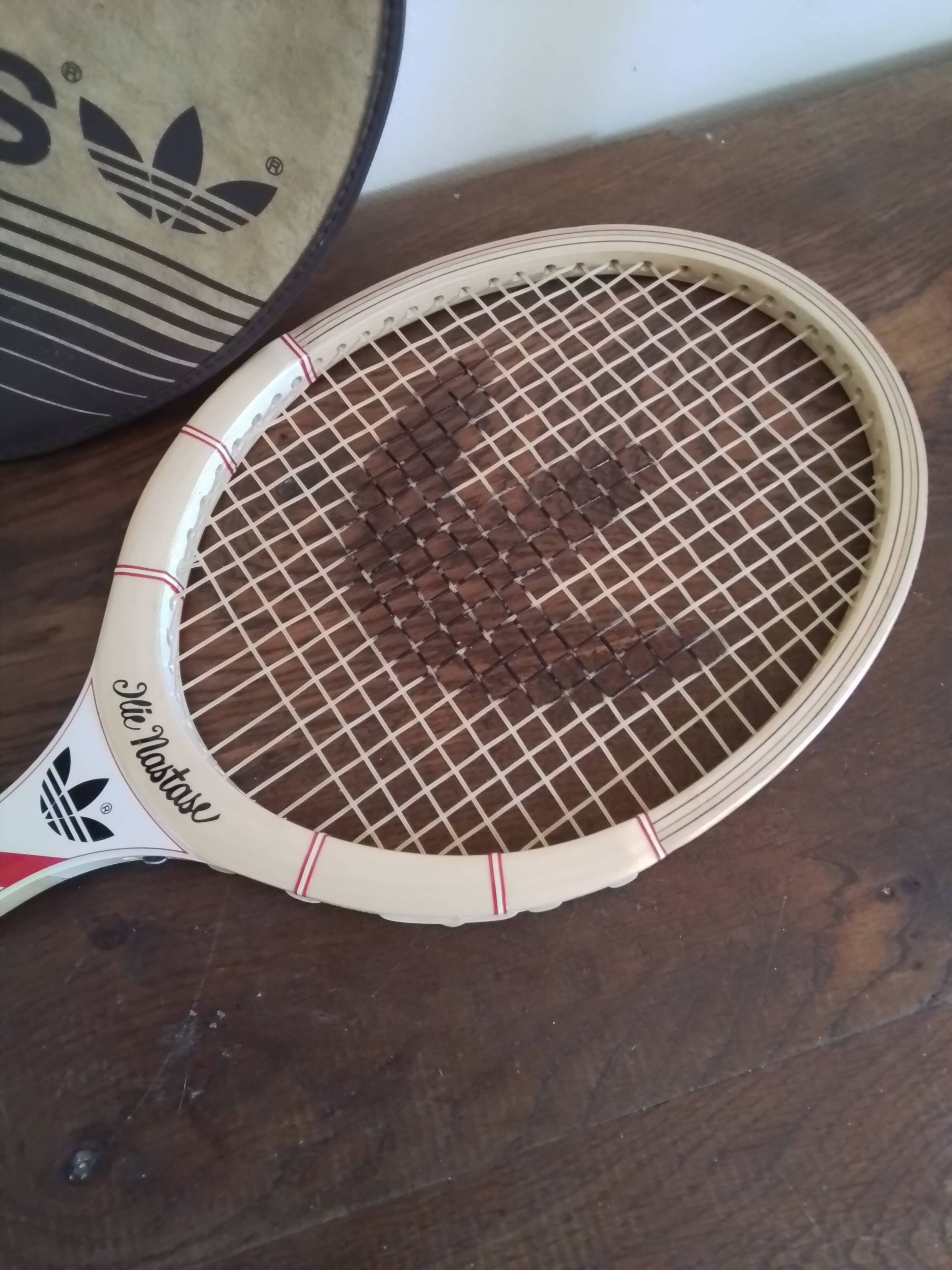 Ilie Nasrase Ads 040 tennis racket