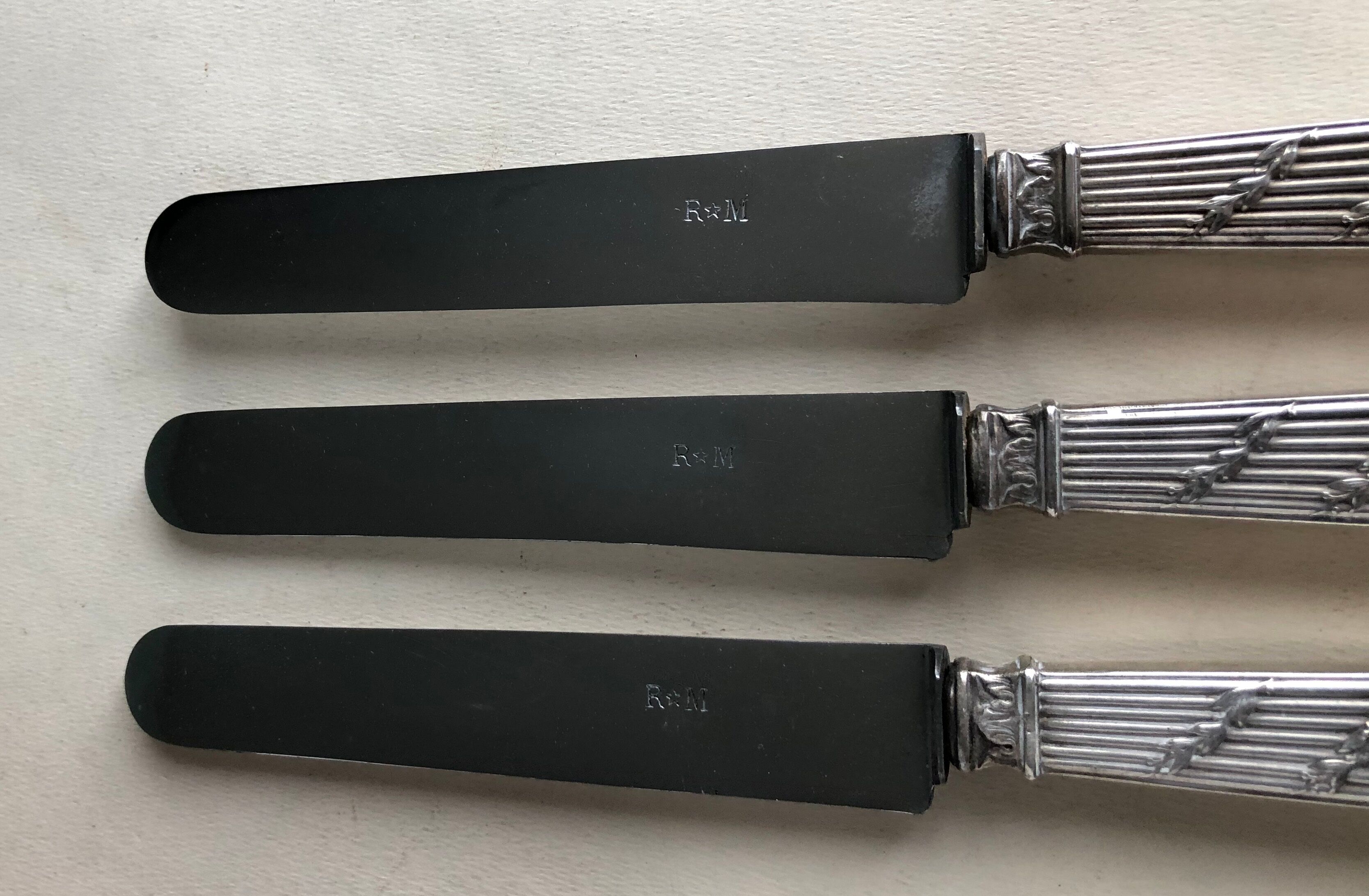 Set of 12 silver metal knives