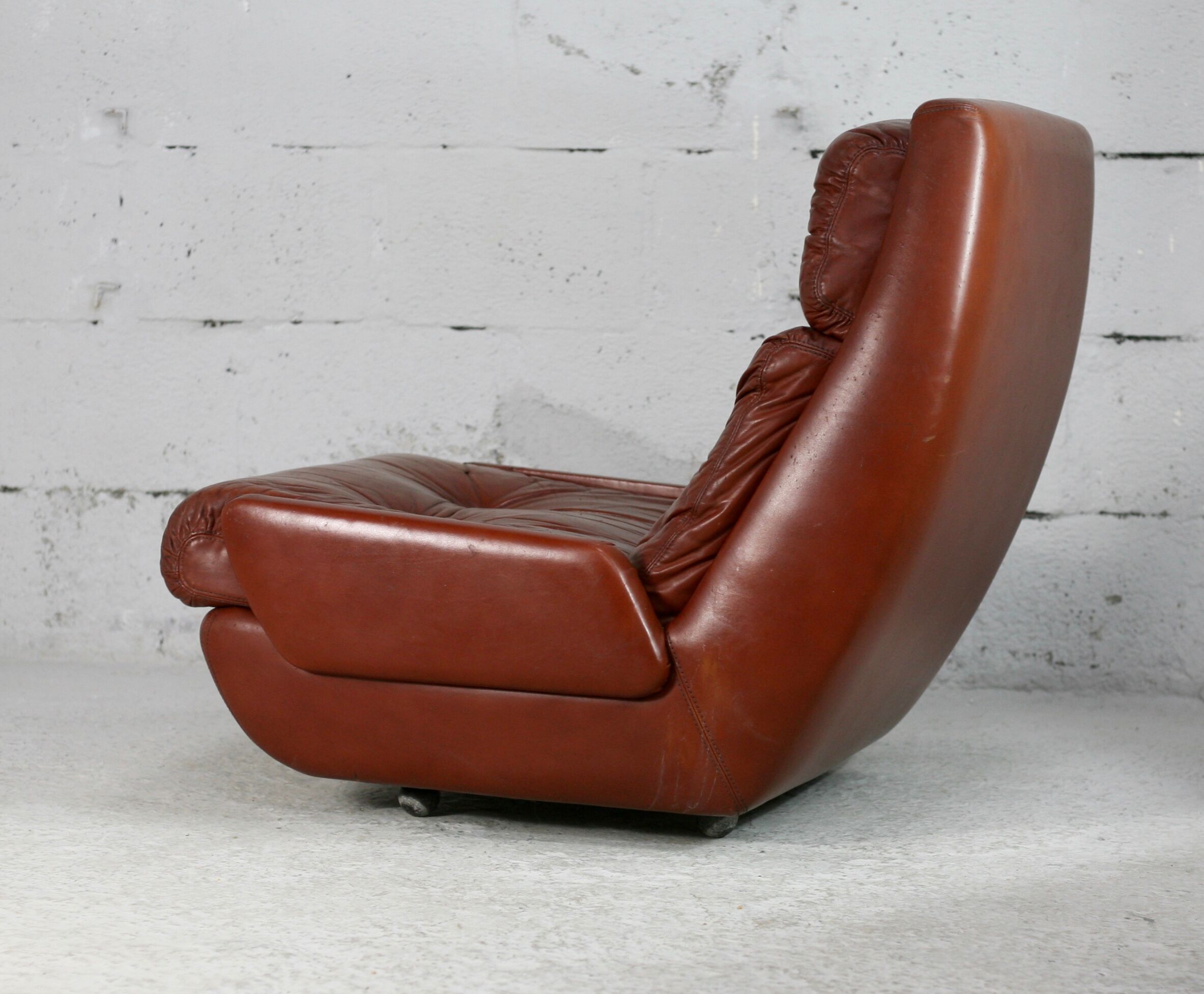 Easy chair "space age". Jean Prévost, France, leather, circa 1970