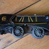 Old electric train: circuit, 2 locomotives and 2 wagons, circa 1950