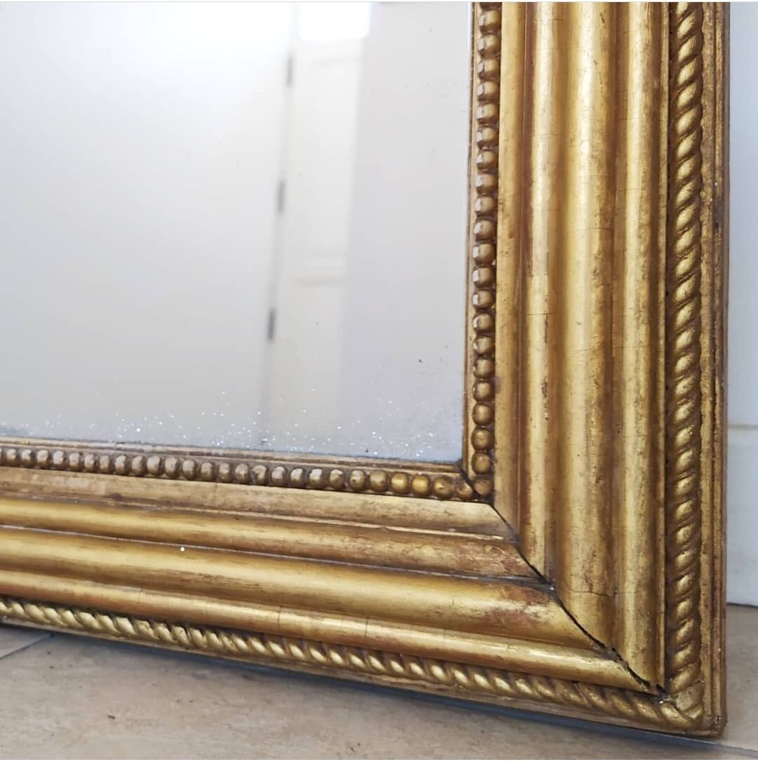 Mirror to the sheet of the nineteenth century