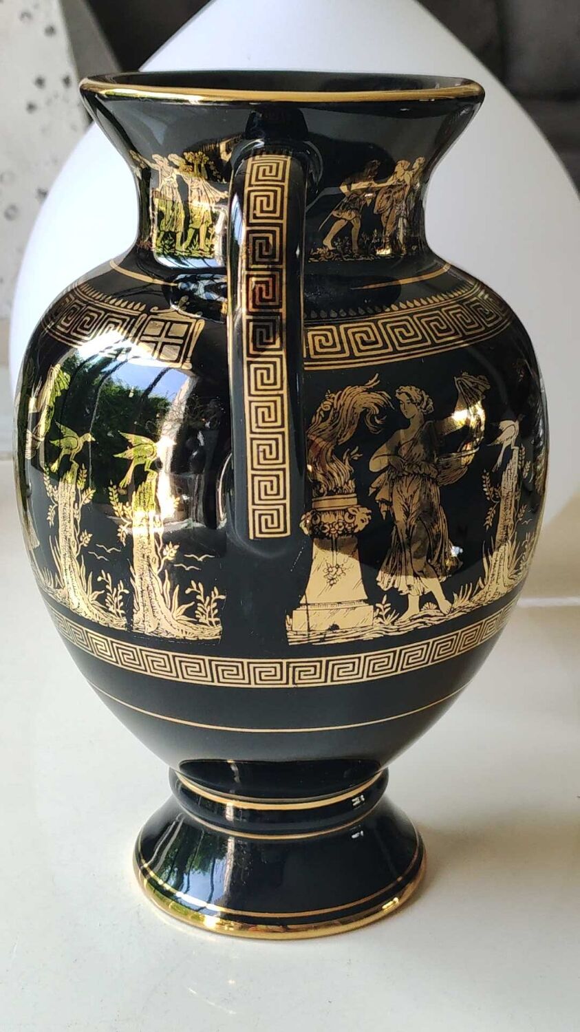 Vase Amphore Grec forme boule. Signé Kratimenos..scènes de vie mythologie Grecques , inclusions or 24 carats. Haut 21 cm