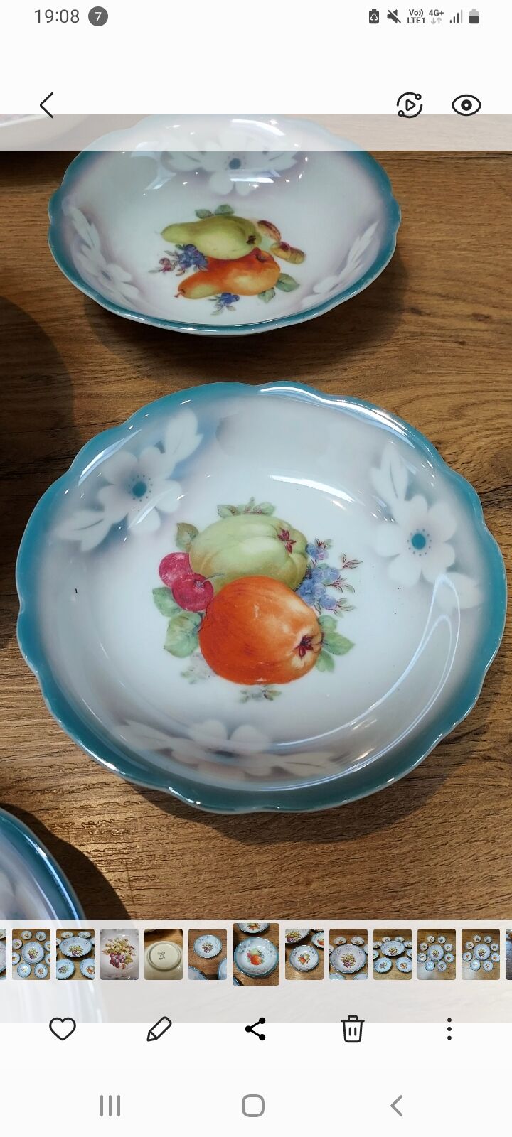 Salad bowl and its 8 cups