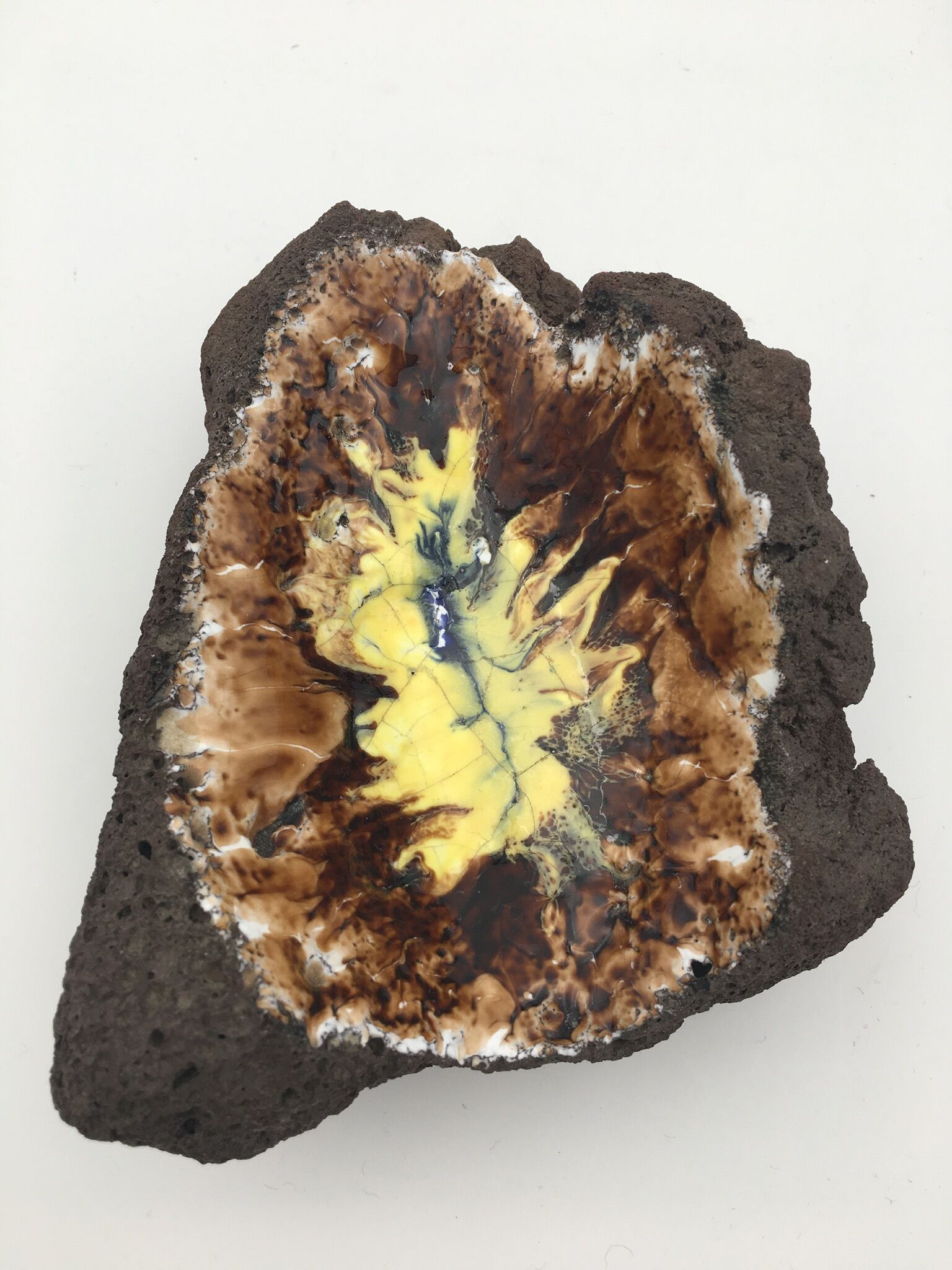 Vide-poche en pierre de lave émaillée, brun et jaune, vintage - années 1970