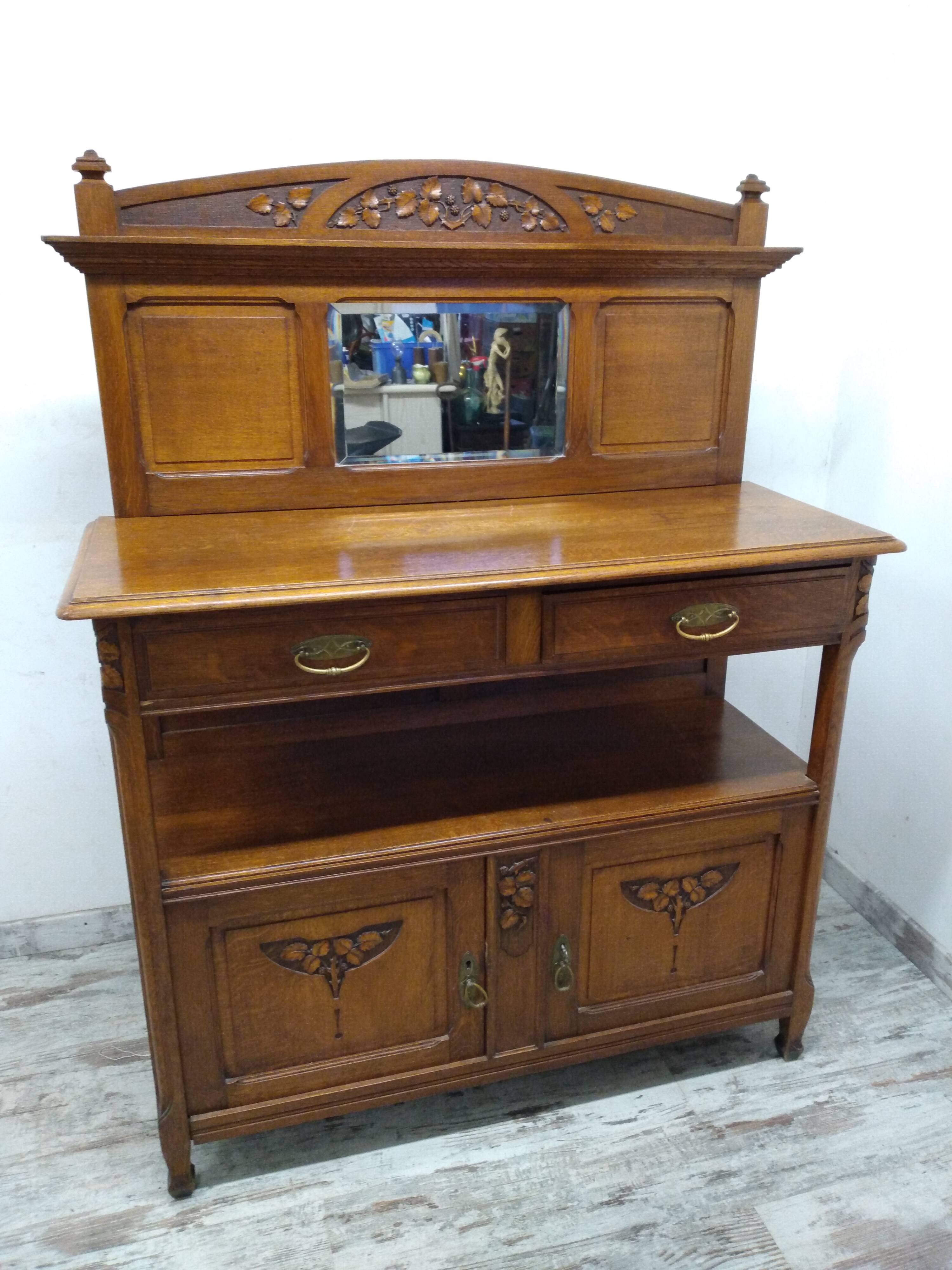 Atypical art deco buffet