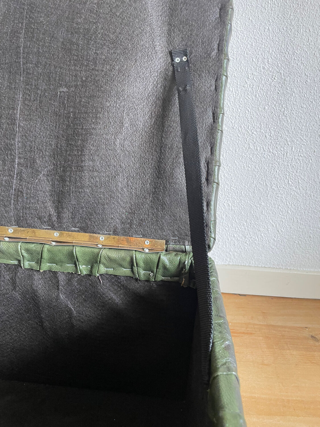 Pouf leather chest patchwork vert  De Sède