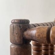 Chaise paillée d'angle "coin de feu" en bois tourné et perlé