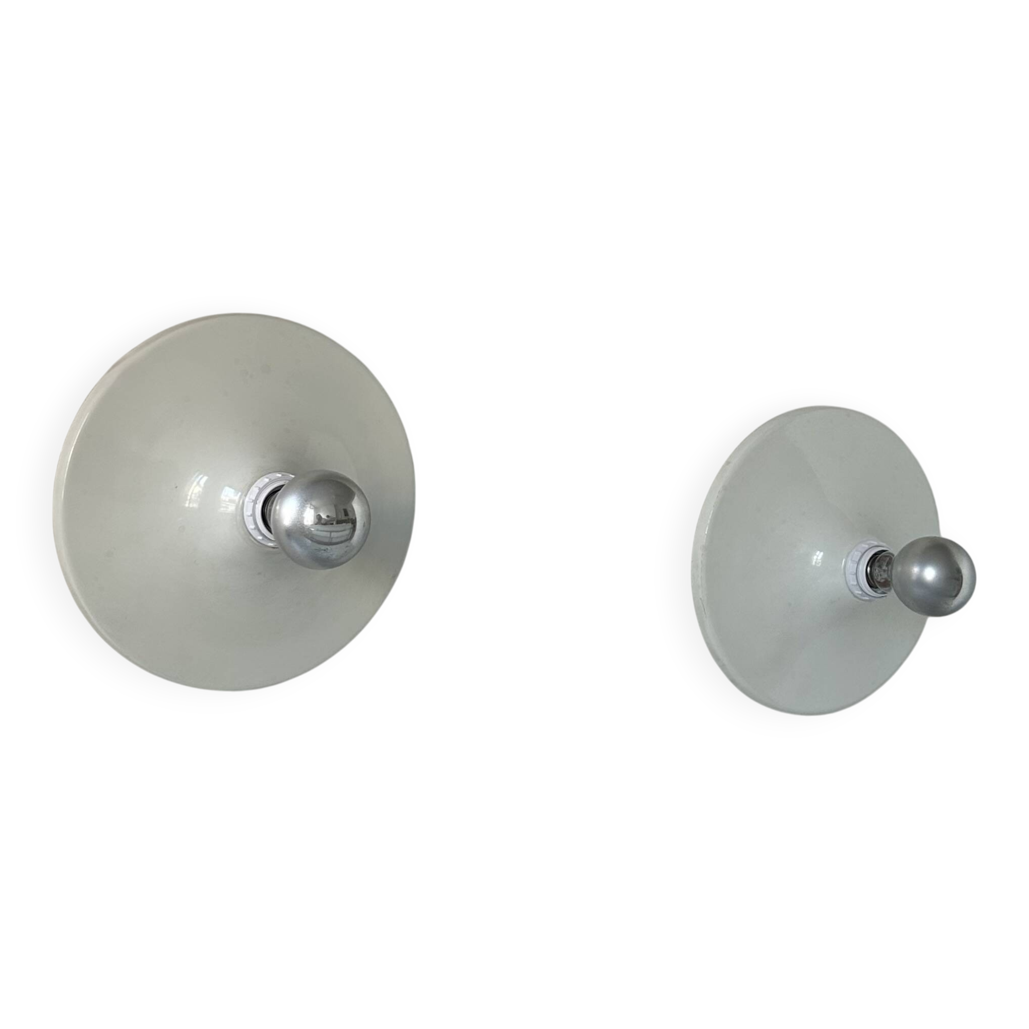 Pair of vintage wall lights, white lacquered metal, Italy 1970.
