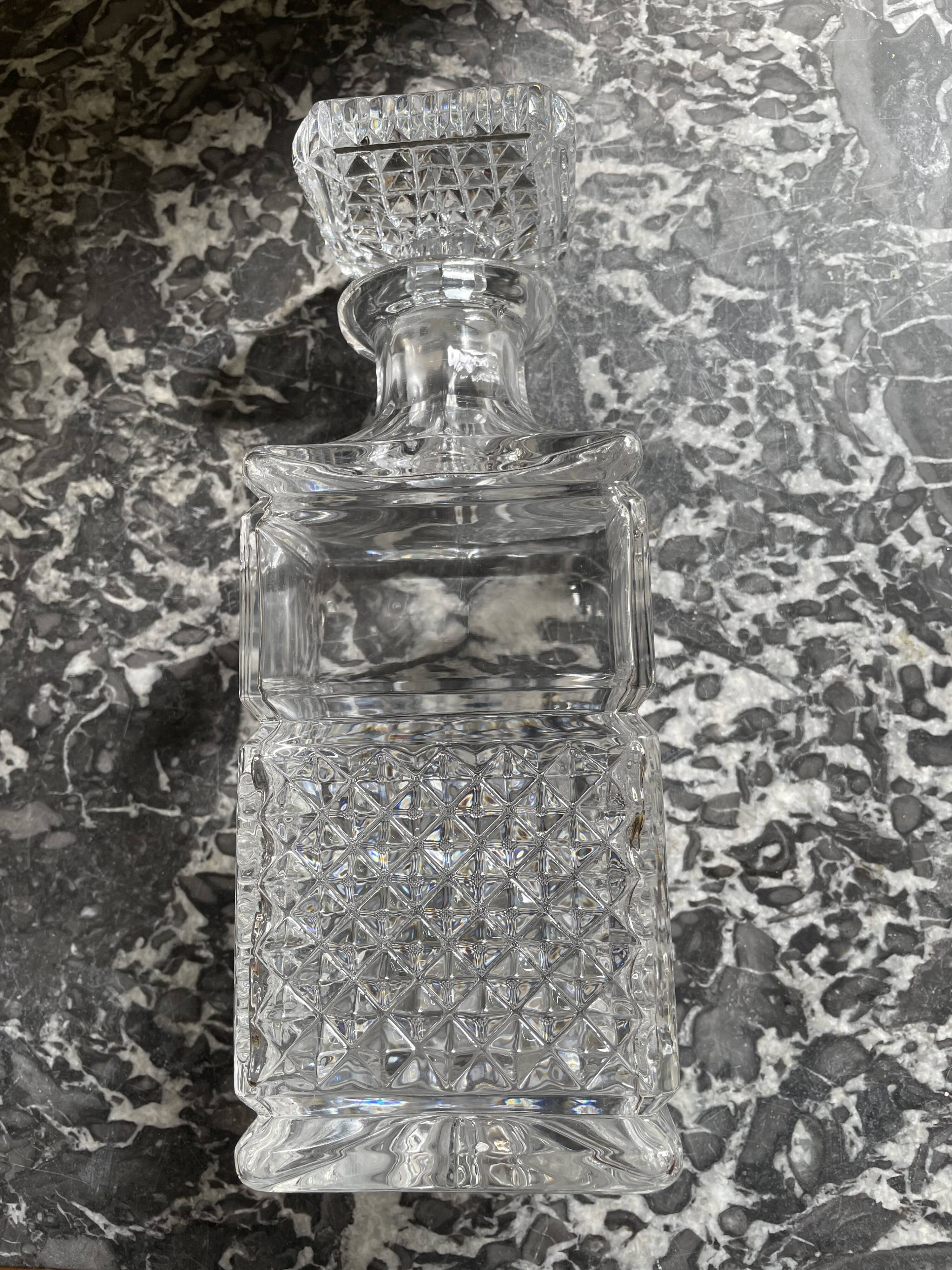 Vintage crystal decanter diamond tip