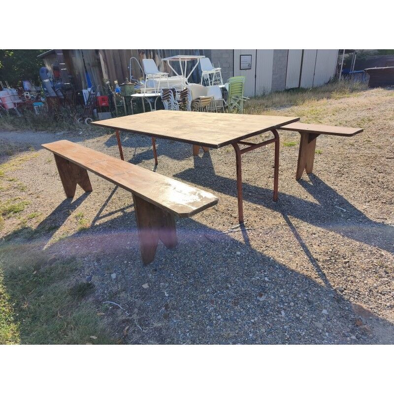 Industrial or communal table with benches