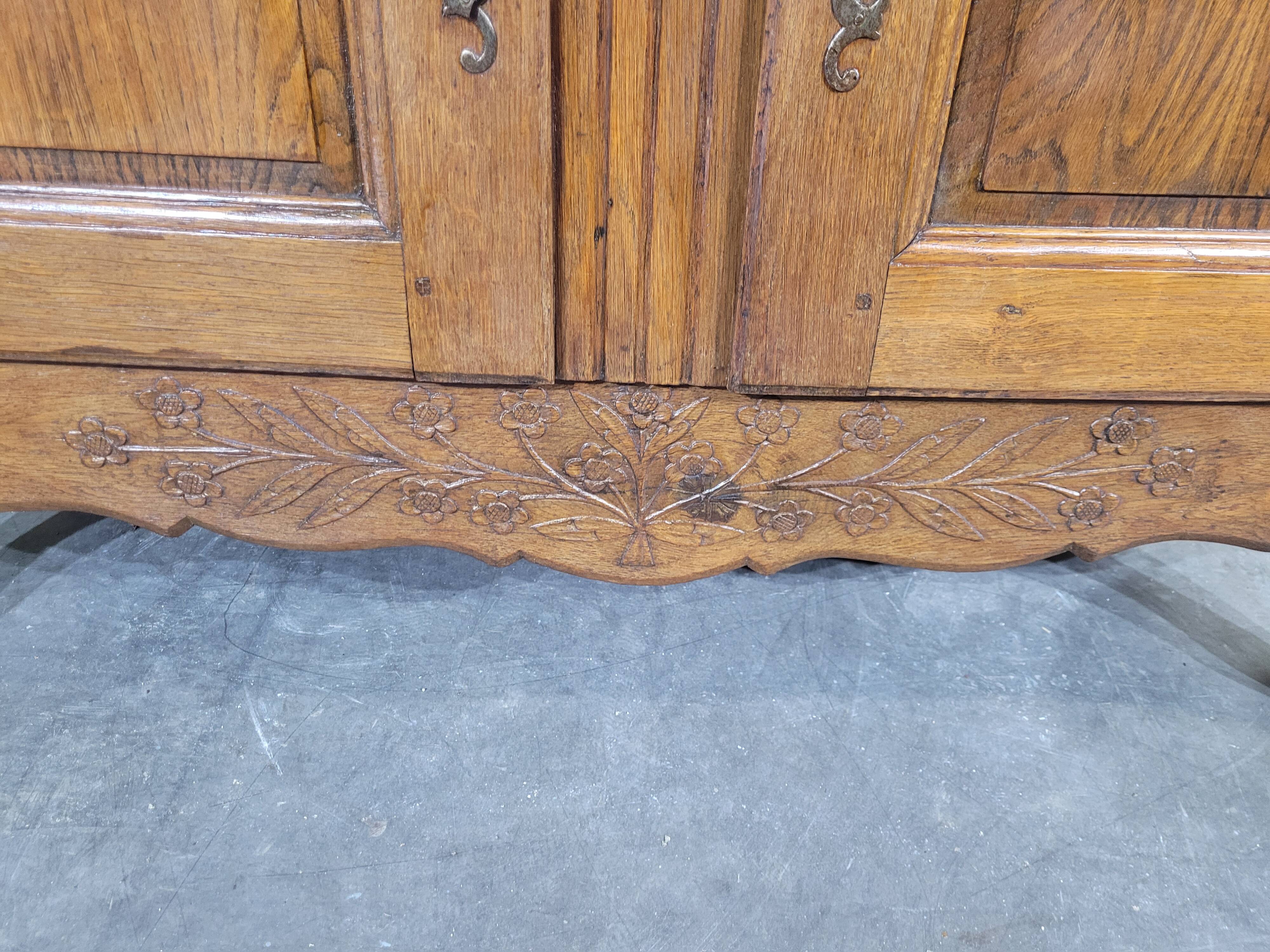 Low Norman sideboard carved in 19th century oak