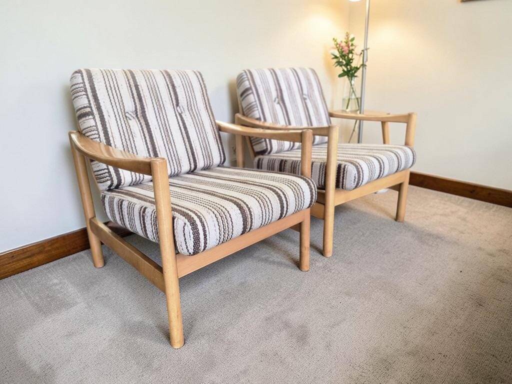 set of 2 vintage wooden armchairs / KNOLL armchairs