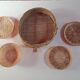 Lot de 5 corbeilles plateaux rotins dont un tamis vintage a accrocher vintage diametre du plus petit