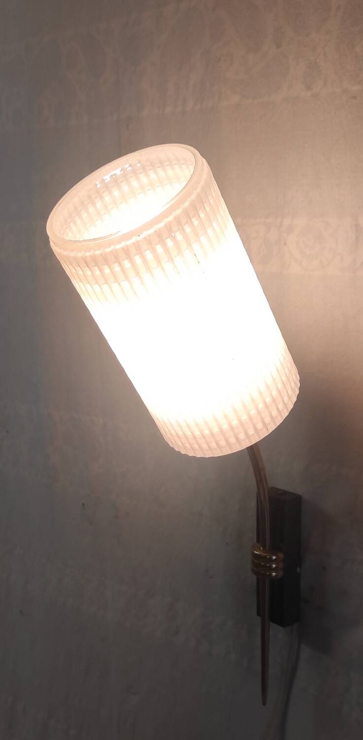 Wall lamp in gilded brass and opaline - mid. 20th century