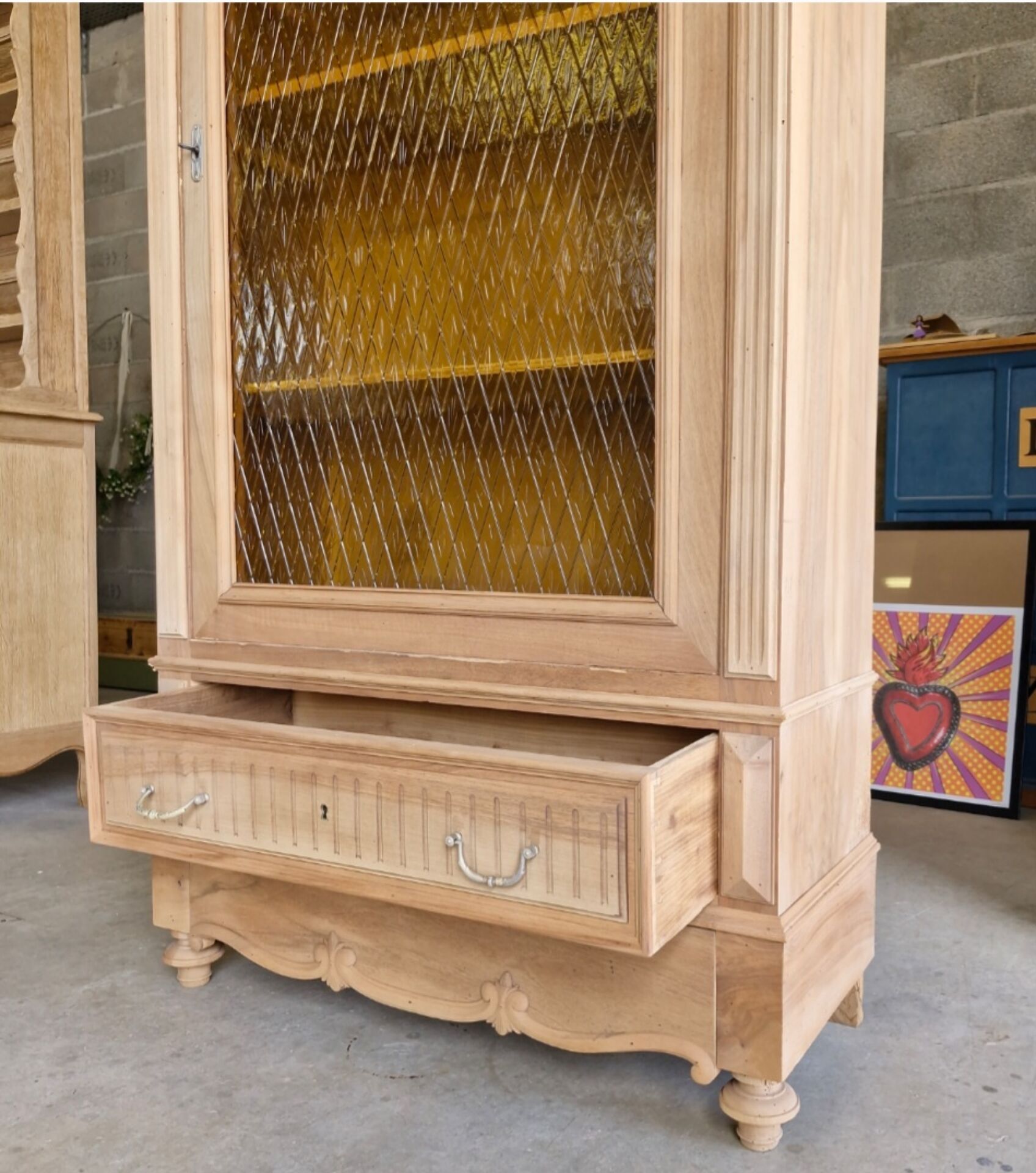 Vitrine ancienne néo-Louis XVI aérogommée