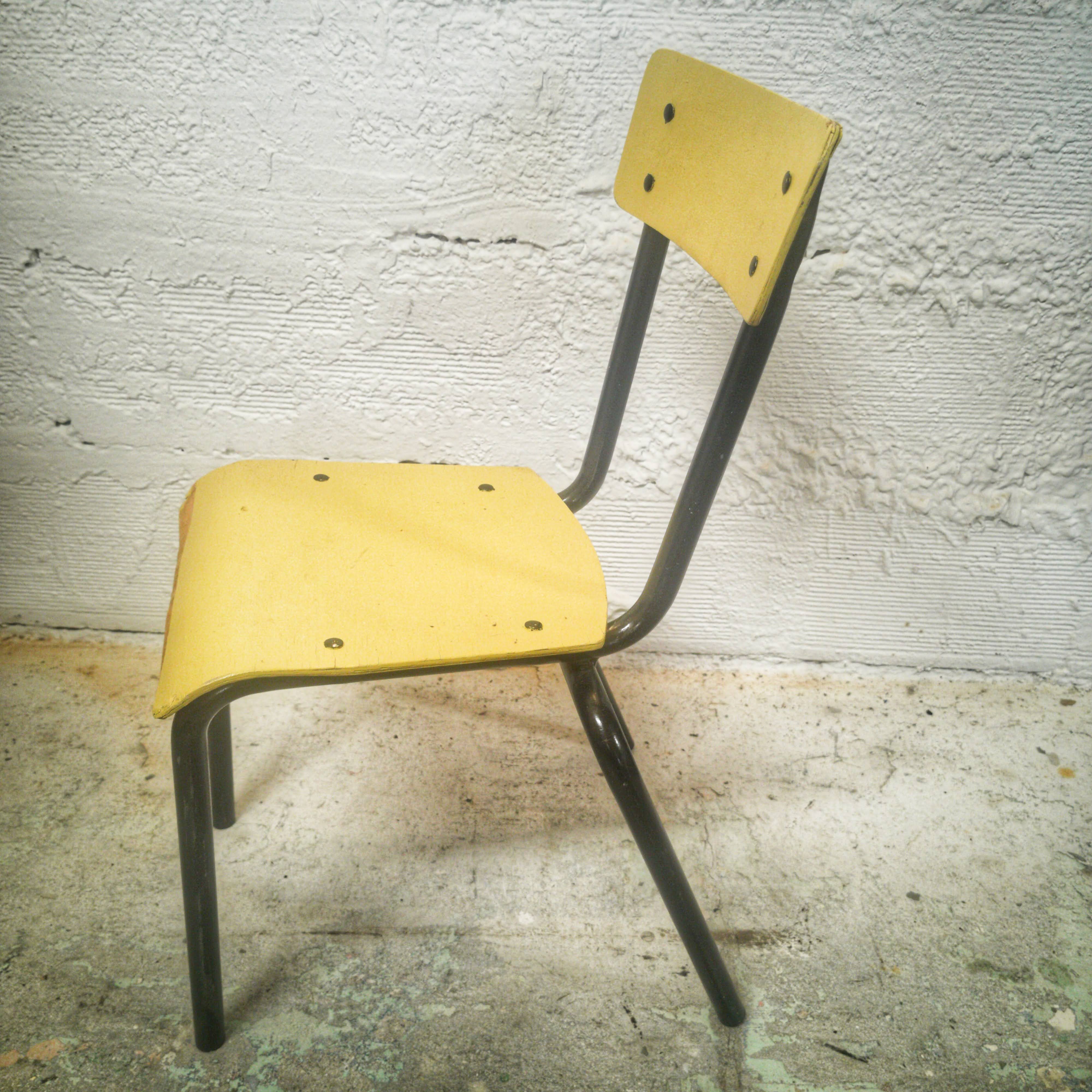 Chaise d'écolier vintage