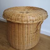 Wicker basket with lid