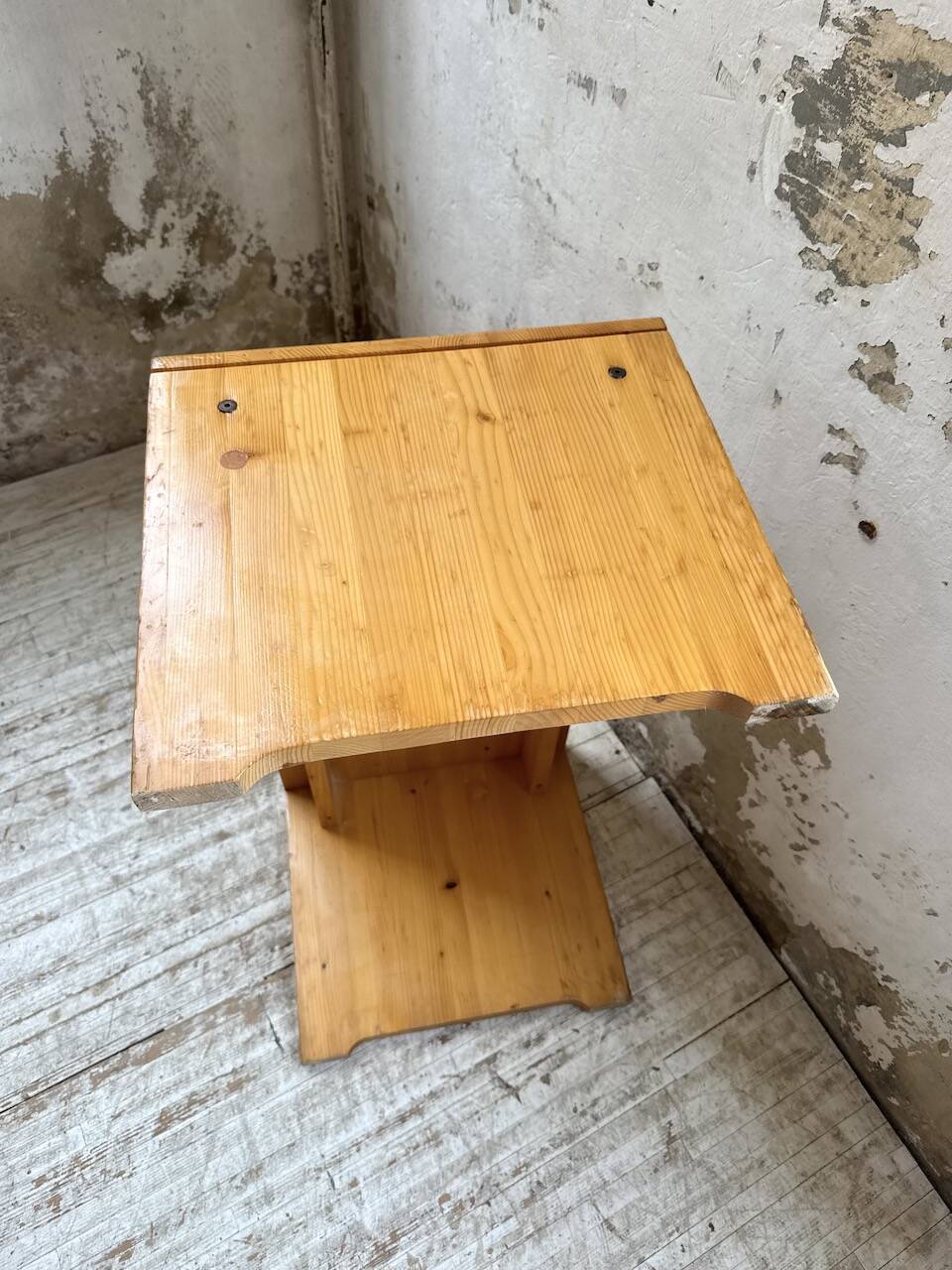 Coffee table in Perriand style, Les Arcs 1800.
