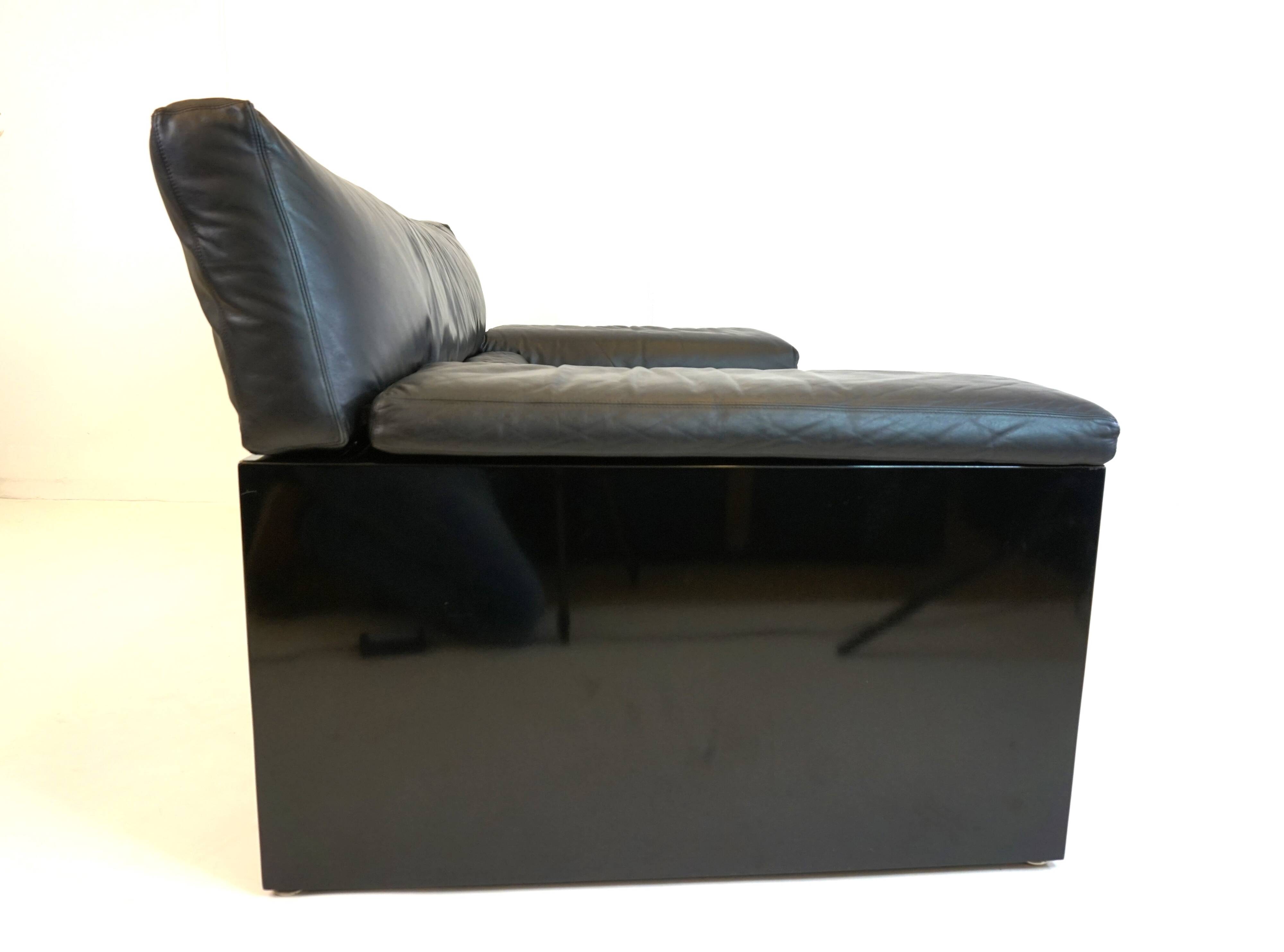 Knoll Brigadier 2 seater leather sofa by Cini Boeri