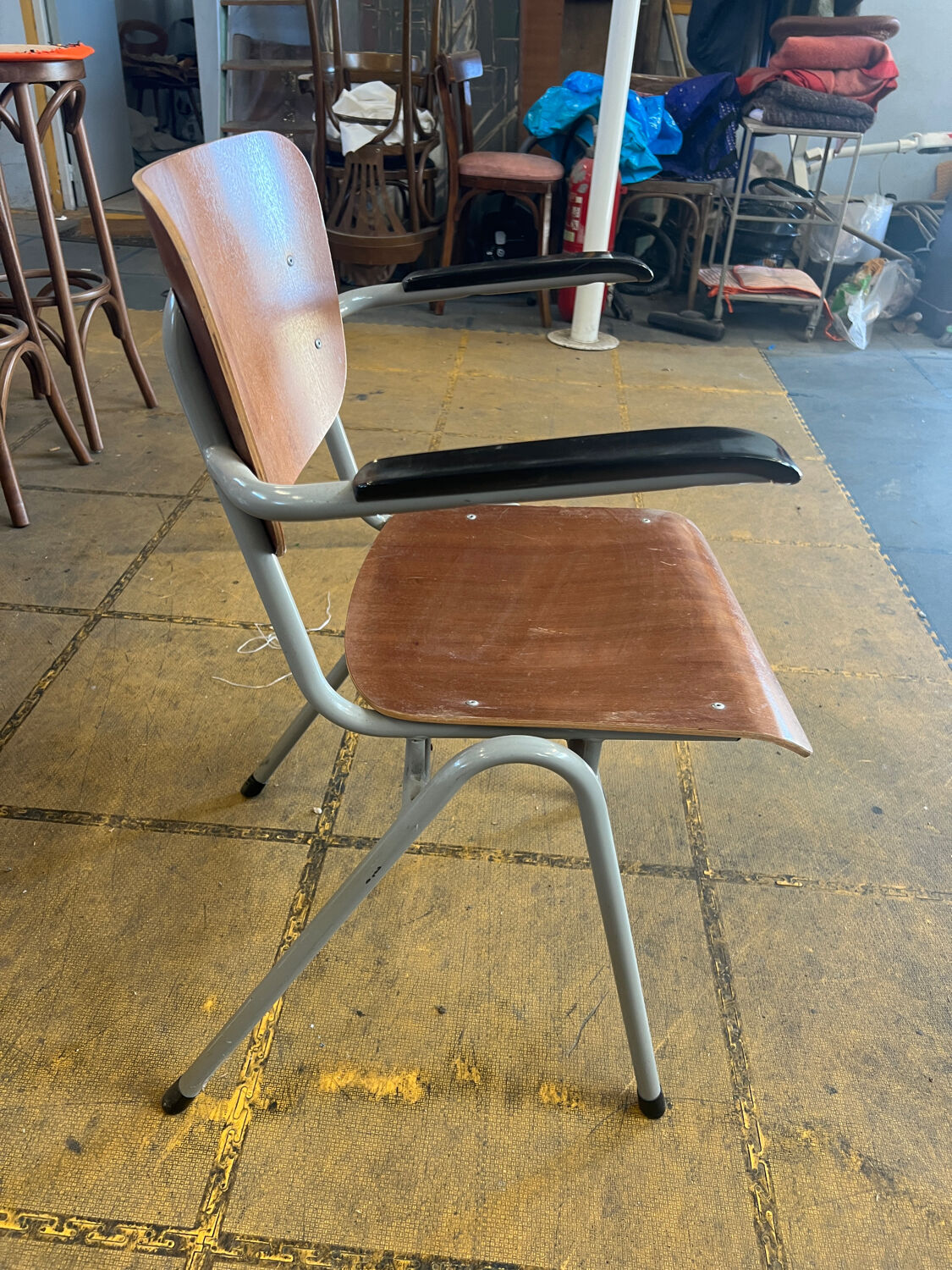 Lot de 14 chaises d’école scandinaves