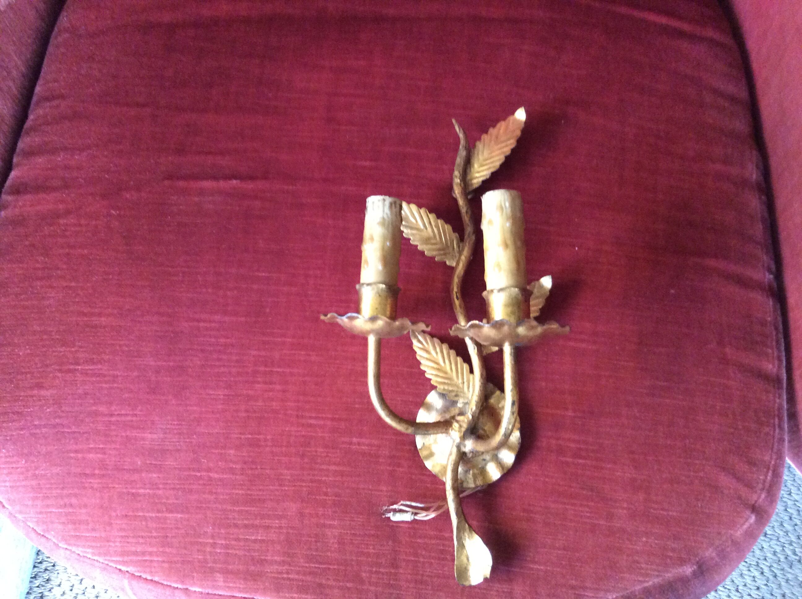 Wall lamp in gold metal