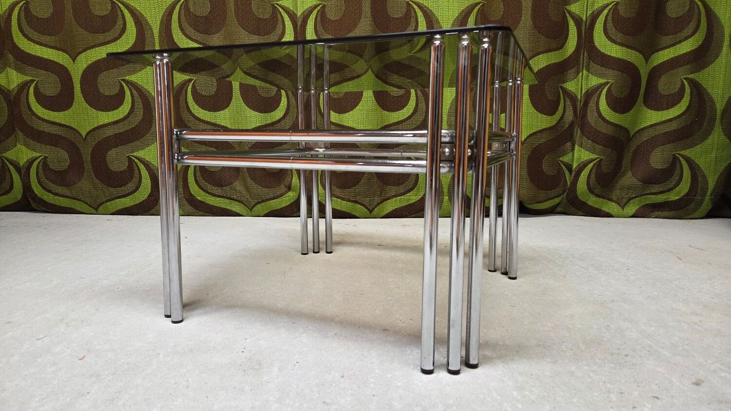 Table basse chrome verre fumé 1970"