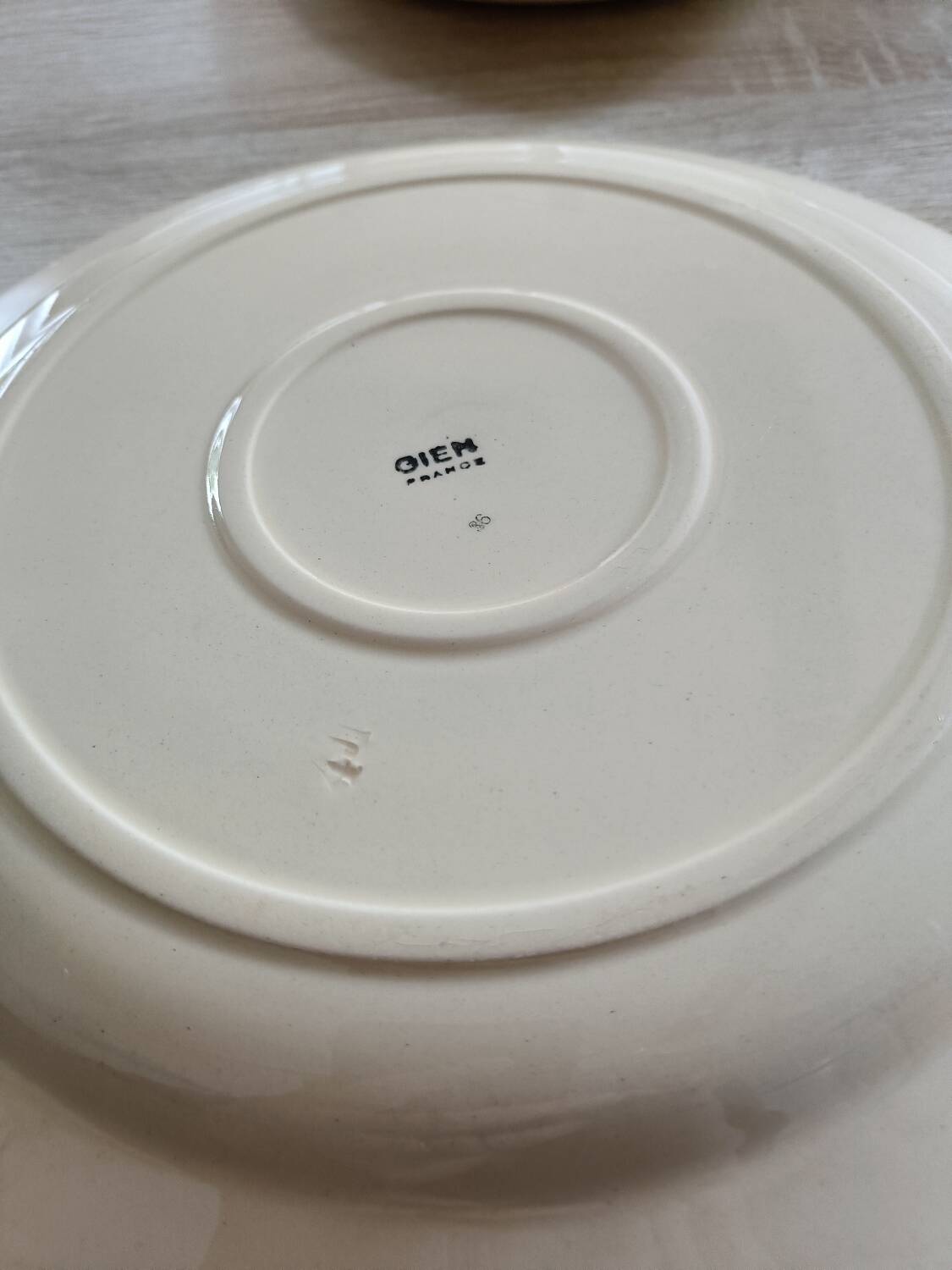2 vintage Gien dishes