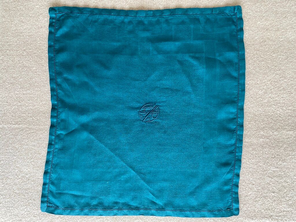 12 serviettes anciennes émeraudes damassées monogrammées "PH" - fils de lin - 54x52 cm